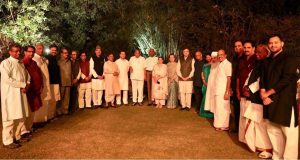 डर के डिनर पर बैठे एकसाथ भाजपा के विरोधी दल
