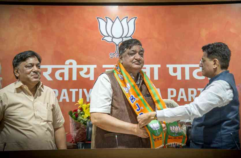 Photo of ‘व्हिस्की में विष्णु बसें, रम में श्रीराम’ जैसे शब्द कहने वाले नरेश अब रामनाम से उभार में आई भाजपा में शामिल